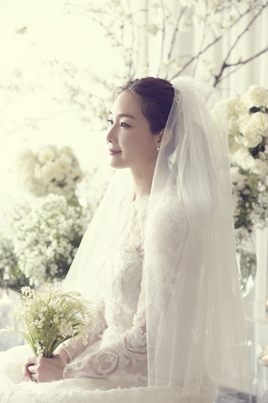 배우 최지우 결혼. 최지우는 29일 일반인 남성과 서울 모처에서 비공개 결혼식을 올렸다. /YG엔터테인먼트 제공