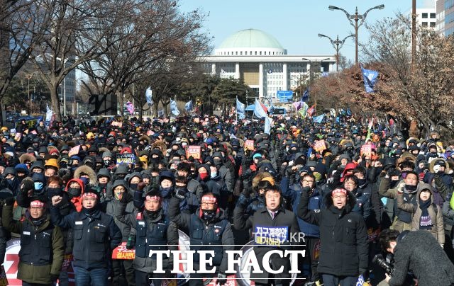 금호타이어 노조가 1일 오전 10시부터 낮 12시까지 광주 광산구 광주공장 운동장에서 경영정상화 관련 노사특별합의와 관련해 조합원 찬반투표를 시행한다.  /더팩트 DB