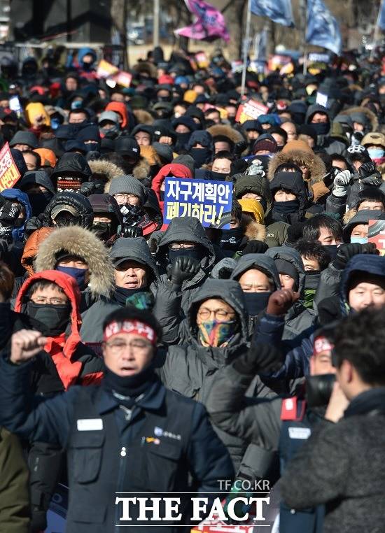 금호타이어 노조가 회사 해외매각 여부를 두고 1일 시행한 찬반투표에서 과반의 찬성표가 나오면서 법정관리 위기에 내몰렸던 금호타이어가 가까스로 경영정상화 발판을 마련하는 데 성공했다. /더팩트 DB