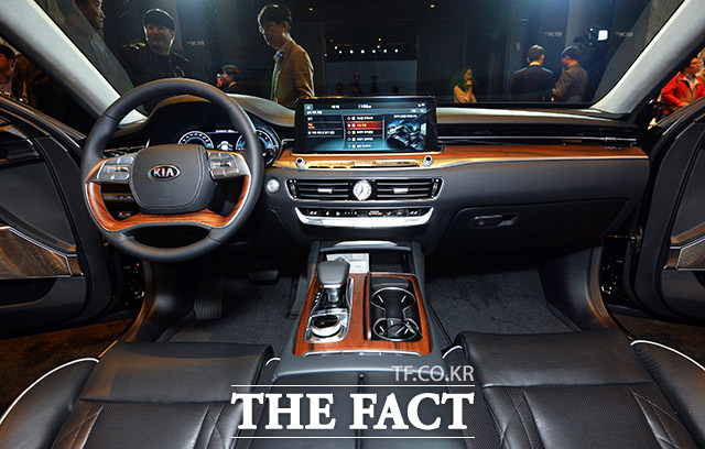 모두 8개 트림으로 구성된 THE K9은 기아차의 최신 기술력이 집약됐다.