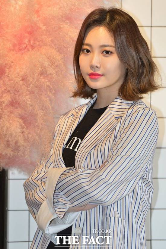 유라의 연애 스타일은 애교가 많아지는 것이라 말했다. 또, 사랑을 줄 수 있는 사람을 이상형으로 꼽았다./김세정 인턴기자