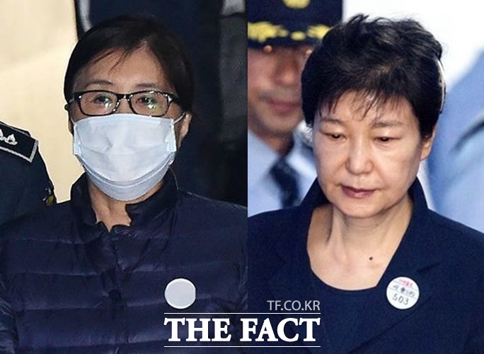 박근혜(오른쪽) 전 대통령이 6일 국정농단 사건 1심에서 징역 24년의 중형을 선고받았다. 비선실세 최순실 씨는 지난 2월 13일 1심에서 징역 20년·벌금 180억 원을 선고받았다./더팩트DB