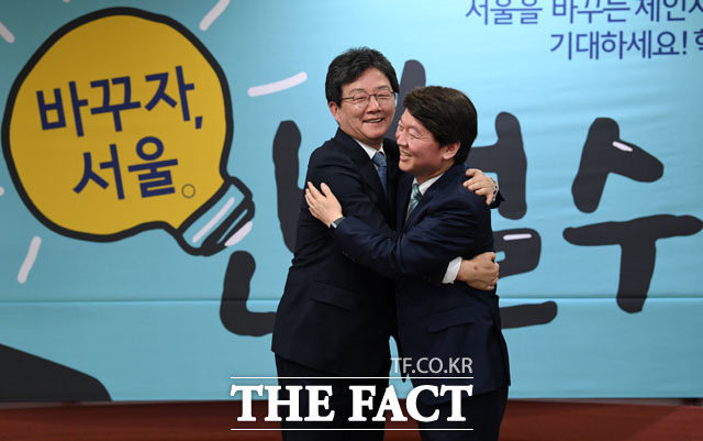 서울시장 선거사무소 개소식 연 안철수와 참석한 유승민 바른미래당 공동대표의 포옹~