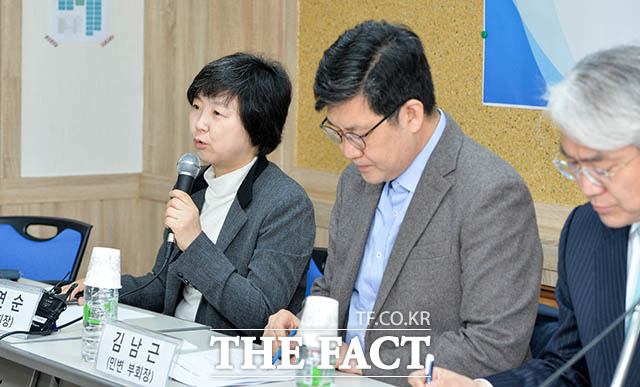 발언하는 정연순 민변 회장(왼쪽)