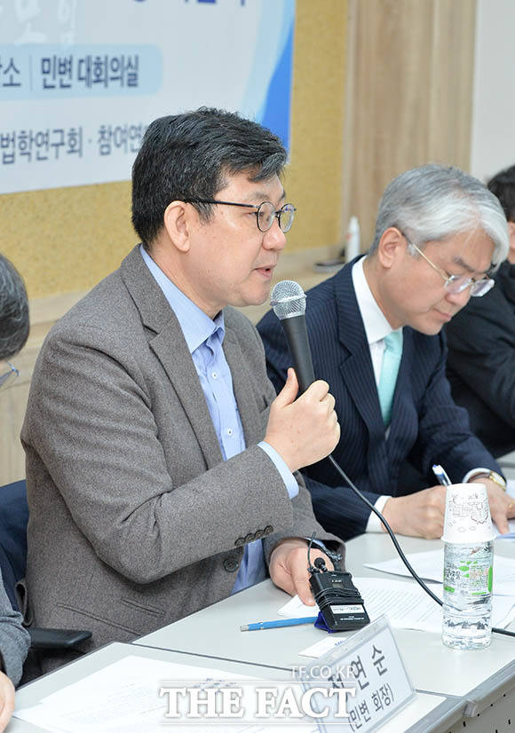 발언하는 김남근 민변 부회장(왼쪽)