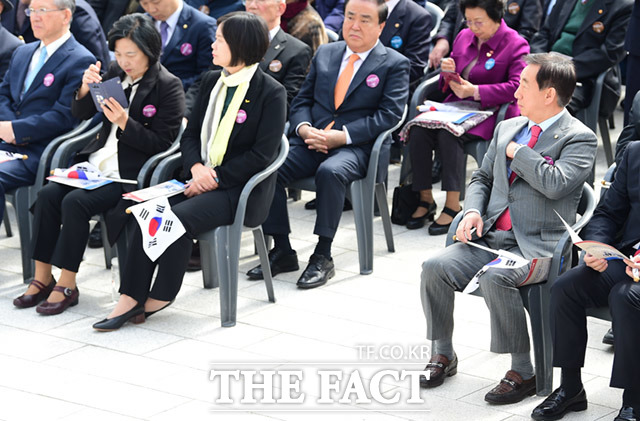 추미애 더불어민주당 대표와 이정미 정의당 대표, 김성태 자유한국당 원내대표(왼쪽부터)