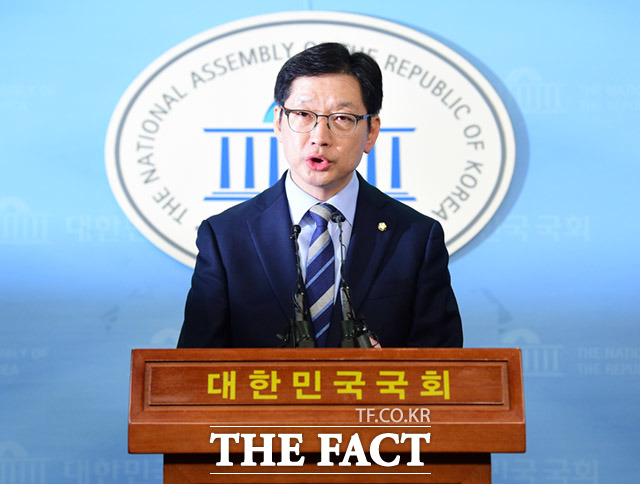 19일 여의도 국회 정론관에서 출마선언을 하고 있는 김경수 의원. /임세준 기자