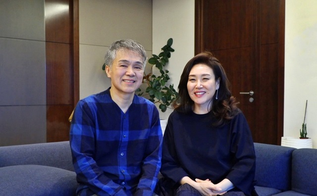 19일 방송된 TV조선 인생다큐 마이웨이에 출현한 주현미(오른쪽)는 결혼 30년 만에 남편 임동신 씨를 공개했다. /TV조선 제공