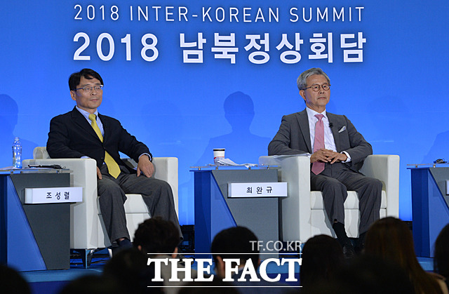 조성렬 국가안보전략연구원 수석연구위원(왼쪽)과 최완규 전 북한대학원대학교 총장