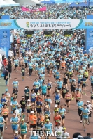 [TF포토] 근로자의 날 기념 '한국노총 2018 마라톤대회'