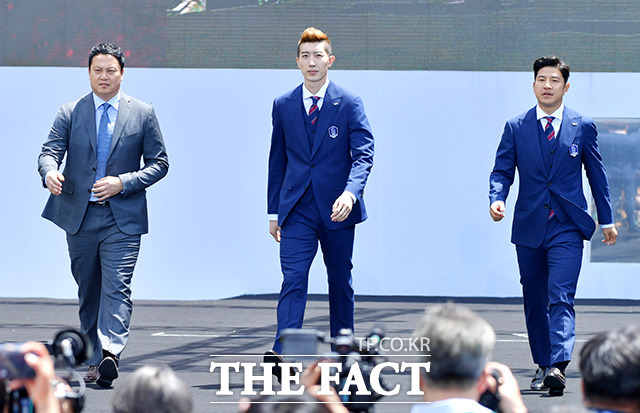 이운재 코치와 조현우, 박주호(왼쪽부터)