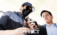 [TF포토] '스튜디오 촬영 성추행 사건' 동호인 모집책 경찰 출석