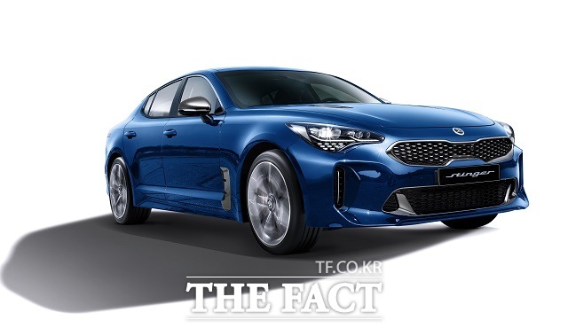 기아자동차가 자사 최초 프리미엄 스포츠 세단 스팅어의 상품성을 개선한 2019년 모델을 출시했다고 24일 밝혔다. /기아자동차 제공