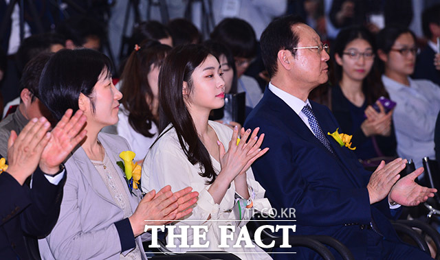 개막식에 참석한 김연아 전 피겨스케이팅 선수(왼쪽에서 두번째)