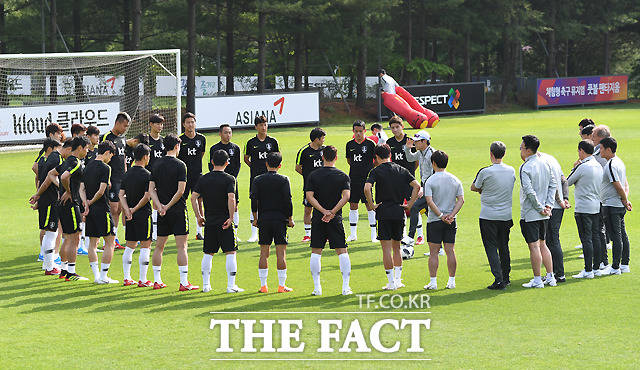 25일 오후 경기도 파주 축구국가대표팀트레이닝센터(NFC)에서 열린 대표팀 공식훈련.