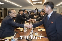 [TF포토] '다시 한번 손잡은 남과 북'…남북고위급 회담 개최