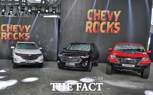 쉐보레는 이번 전야제에서 중형 SUV 이쿼녹스와 대형 SUV 트래버스, 중형 픽업트럭 콜로라도(왼쪽부터) 등 부산모터쇼 주요 출품 모델을 공개했다.