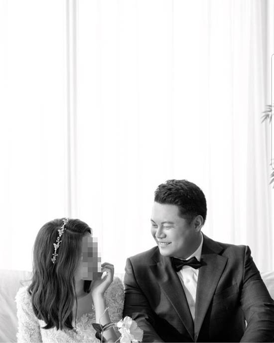 양성우(오른쪽)와 결혼하는 오 씨는 동갑내기로 빼어난 미모를 자랑한다. 오 씨는 충북 제천에서 카페를 운영하고 있다. /양성우 예비신부 오씨 SNS