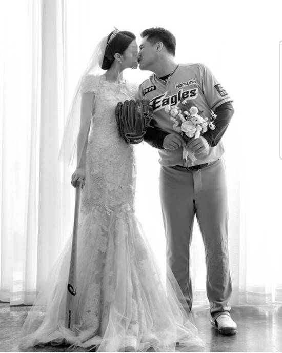 양성우(오른쪽)와 오 씨는 지인을 통해 처음 만나 연인으로 발전해 결혼하게 됐다. /양성우 예비신부 오씨 SNS