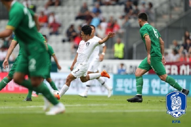 한국이 볼리비아를 상대로 졸전 끝에 0-0으로 비겼다. 대표팀은 전반적으로 몸놀림이 무거워보였지만 막내 이승우(가운데 7번)는 달랐다. /대한축구협회 제공