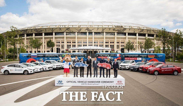 현대자동차는 지난달 31일 러시아월드컵 주 경기장인 모스크바 루즈니키 경기장에서 대회 공식 차량을 대회 조직위원회에 전달하는 행사를 진행했다.