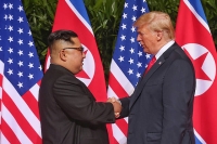 [TF포토] '역사적 북미회담 시작!'…싱가포르에서 만난 김정은과 트럼프