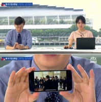  JTBC 손석희, 휴대폰 이용해 북미정상회담 중계