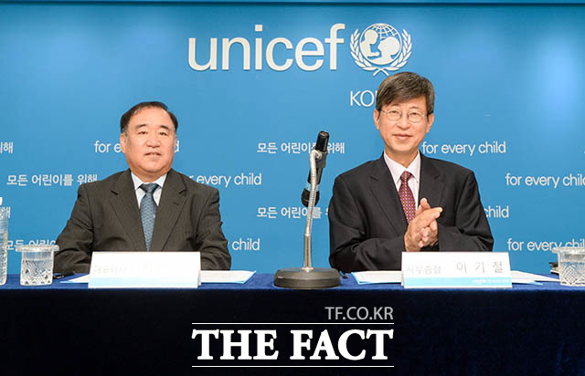 한스타미디어 박정철 대표(왼쪽)와 유니세프한국위원회 이기철 사무총장