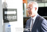 [TF포토] 굳은 표정으로 선고 공판 출석하는 이원종 전 비서실장