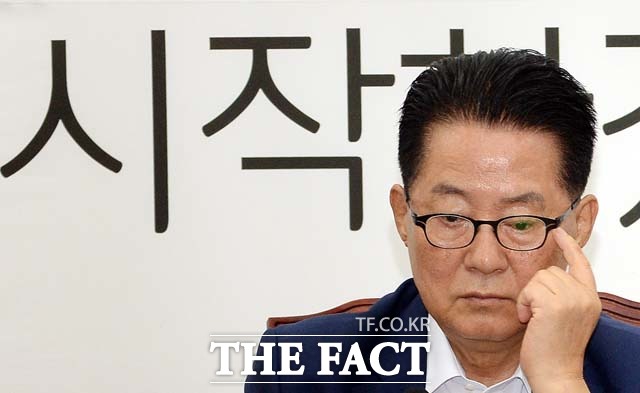 박지원 민주평화당 의원이 방송에 출연해 안철수 전 대표는 이제 본업으로 돌아가라고 발언했다. 사진은 박 의원의 모습. /더팩트 DB