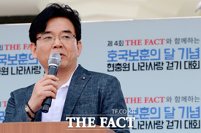 박순규 <더팩트> 편집국장이 대회 시작에 앞서 개막사를 하고 있다.  /이선화 기자
