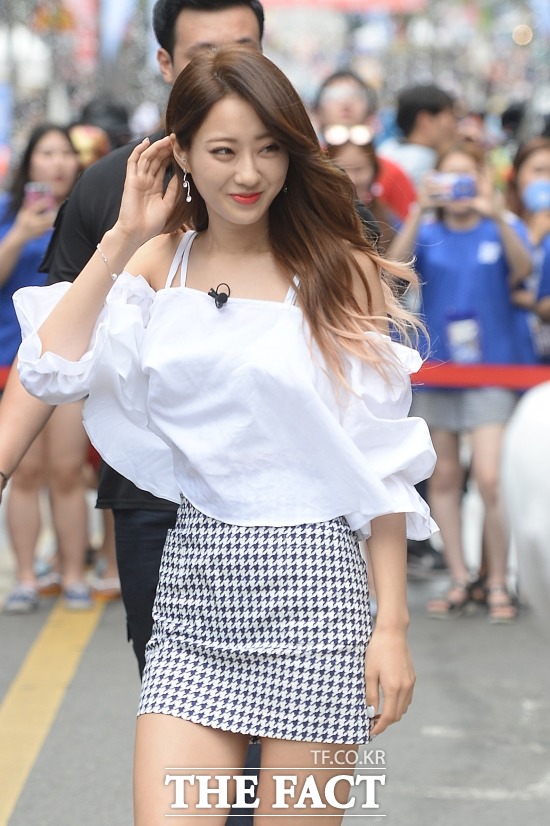 섹시한 매력 경리. 그룹 나인뮤지스 멤버 경리는 섹시한 매력으로 대중의 관심을 받고 있으며, 다음 달 5일 첫 솔로 데뷔를 앞두고 있다. /더팩트 DB