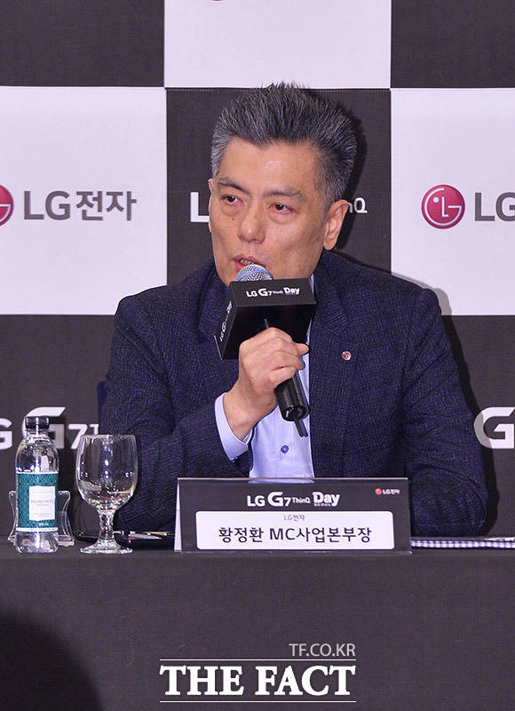 LG전자는 28일 알뜰요금제 전용 X2를 출시하며 스마트폰 라인업을 또 한 번 늘렸다. 사진은 G7 씽큐 공개 기자간담회에 참석한 황정환 LG전자 MC사업본부장(부사장) /이동률 기자