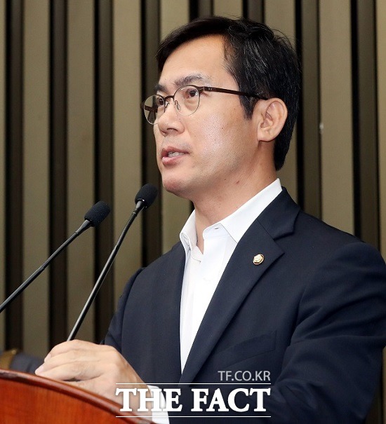 28일 오후 서울 영등포구 여의도 국회에서 진행된 자유한국당 의원총회에서 김영우 의원이 공개발언을 하고 있다. /사진=뉴시스