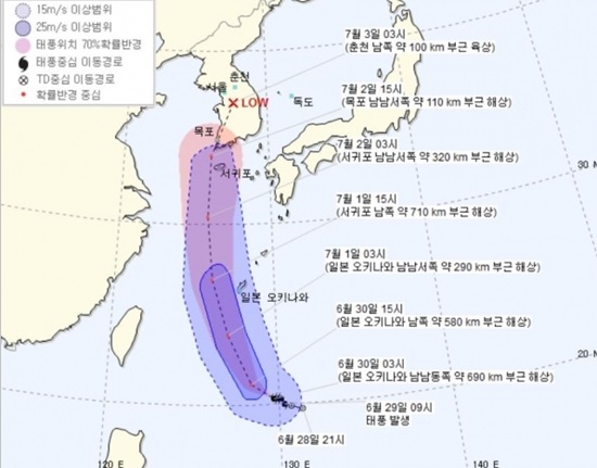 30일 오후 전국 곳곳에 장맛비가 내리고 있는 가운데 농경지와 비닐하우스, 양식장 등도 피해가 우려된다. /기상청 홈피 캡쳐