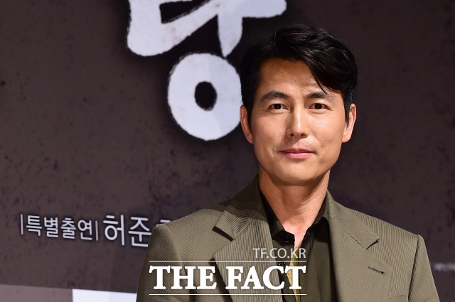 배우 정우성이 난민문제에 대해 지속적인 소신발언을 했다. 정우성은 5일 오전 CBS 라디오 김현정의 뉴스쇼에 출연, 예멘 난민 문제 등 대중의 반감에 대해 자신의 생각을 피력했다. /더팩트 DB