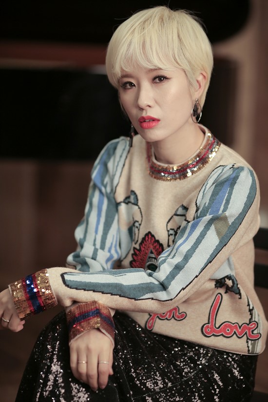 사계 프로젝트로 올해 여름 신곡 레인 레인 레인을 발매한 가수 박기영이 3일 서울 마포구 동교동의 소속사 사무실에서 더팩트와 인터뷰를 가졌다. /문라이트 퍼플 플레이 제공