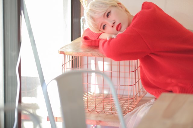 20대 여성 팬의 아픈 이별 사연을 담은 노래죠. 박기영은 이번 신곡 레인 레인 레인에 대해서 그의 20대 팬이 겪은 아픈 이별 이야기를 녹여냈다고 밝혔다. /문라이트 퍼플 플레이 제공