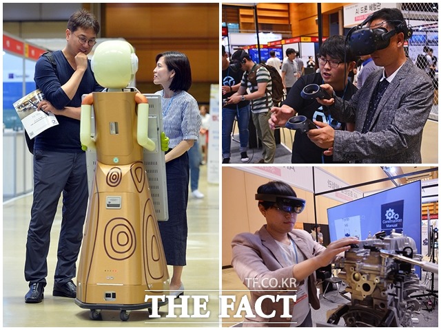 2018 국제인공지능대전이 9일 오후 서울 강남구 코엑스에서 열린 가운데 관람객들이 다양한 인공지능 장비를 체험하고 있다. /이동률 기자