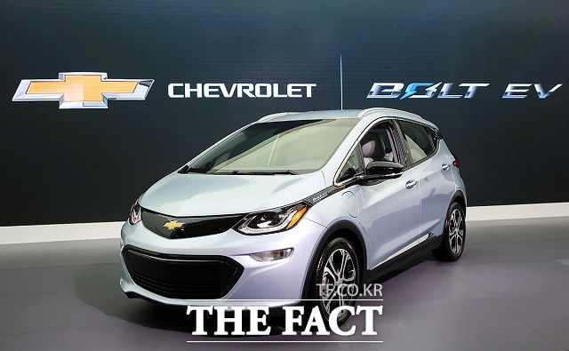 볼트 EV는 지난 6월 한 달 동안 모두 1621대가 판매되며 전년 동기 대비 4056%의 증가율을 기록했다. /한국지엠 제공