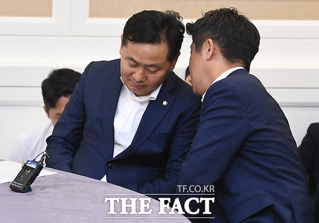 김관영 바른미래당 원내대표(왼쪽)와 유의동 원내수석부대표