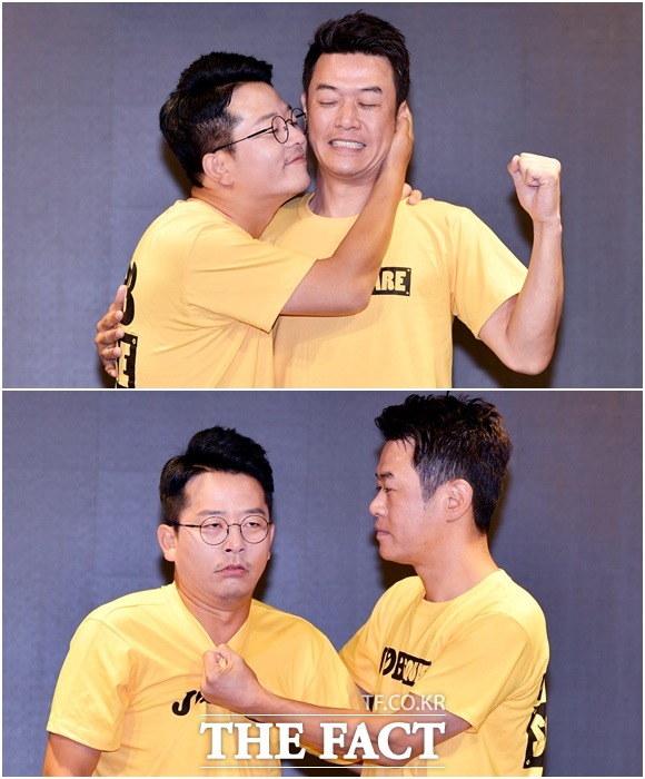 코미디언 김준호(왼쪽)와 김대희가 11일 오전 서울 마포구 잔다리로에서 열린 JDB엔터테인먼트 JDB스퀘어 개관 기념 기자간담회에 참석해 포토타임을 갖고 있다. /이덕인 기자