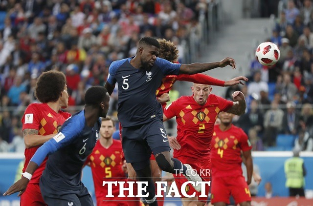 프랑스, 벨기에 격침! 사뮈엘 움티티(가운데 5분)가 11일(한국시간) 열린 벨기에와 2018 러시아 월드컵 4강전에서 헤더로 결승골을 뽑아 냈다. /상트페테르부르크(러시아)=뉴시스