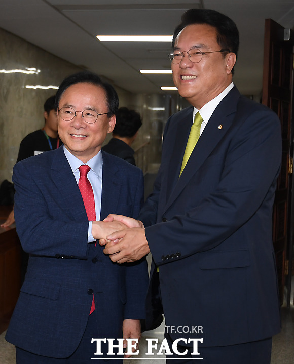 자유한국당 국회부의장 후보로 나선 이주영-정진석 의원