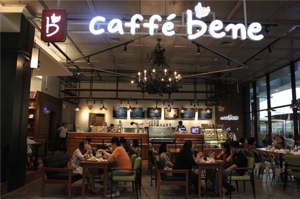 2000년대 국내 카페 업계의 황금기를 이끈 1세대 토종 커피점들의 부진이 이어지고 있다./카페베네 제공