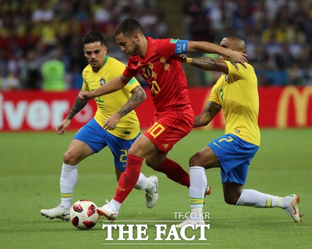 2018 러시아 월드컵에서 벨기에를 3위로 이끈 에덴 아자르(가운데)가 러시아 월드컵 최고 드리블러를 넘어 벨기에 축구 역사의 전설 반열에 올랐다. /사진=AP, 뉴시스