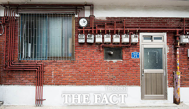 로터리를 돌아가는 도시가스 서울 종로구 창신동의 한 주택. / 김세정 기자
