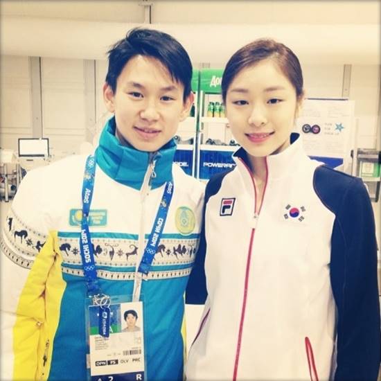 데니스 텐(왼쪽)이 김연아(오른쪽)와 함께 찍은 사진을 자신의 SNS로 올린 바 있다. /데니스 텐 SNS