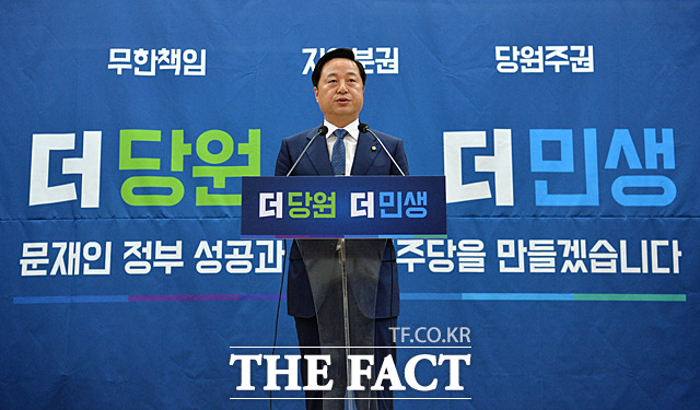 김두관 더불어민주당 의원이 19일 서울 여의도 국회의원회관에서 당대표 출마 기자회견을 하고 있다. /문병희 기자