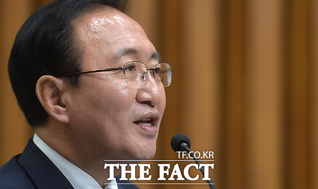 노회찬 정의당 의원이 24일 서울의 한 아파트 자택에서 숨진 채 발견됐다. 사진은 노 의원이 인사청문회에서 발언하는 모습./문병희 기자